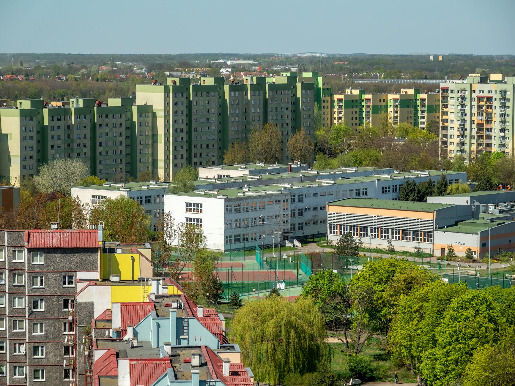 Herb Wodzisławia Śląskiego z informacją o zmianach w szkołach i 30-leciu służb komunalnych